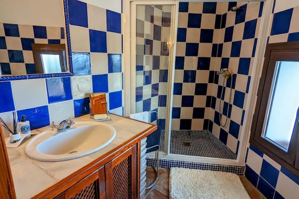 Casa De Luz Villa Касарес Екстериор снимка